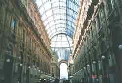 �ʐ^����������Ɛl�̓��̍����B�傫���I