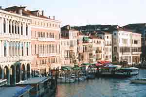 �x�l�c�B�A�̊X����